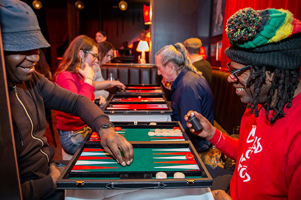 Nev and Edwin playing backgammon